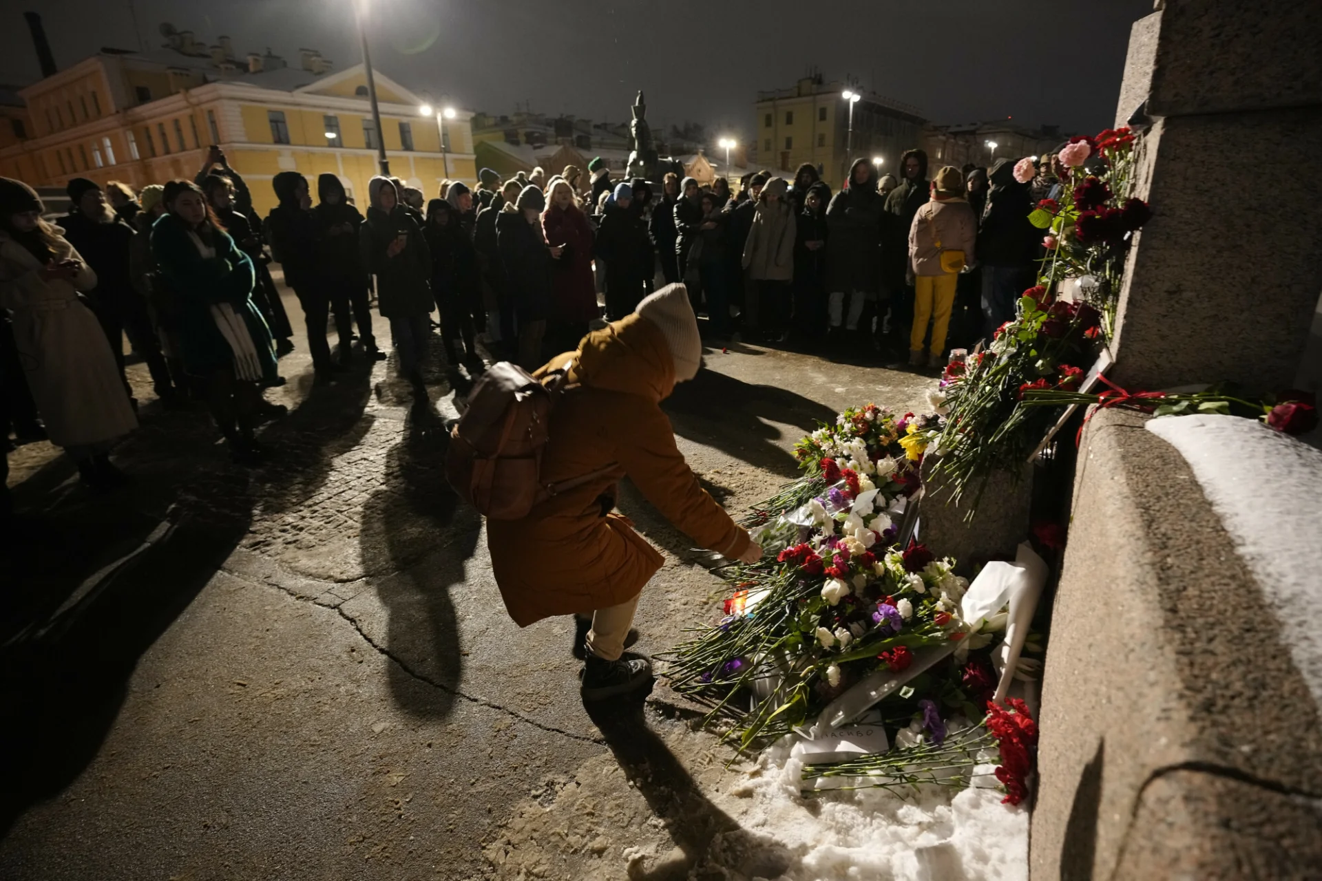Rosjanie po śmierci Aleksieja Nawalnego wyszli m.in. na ulice Sankt Petersburga.