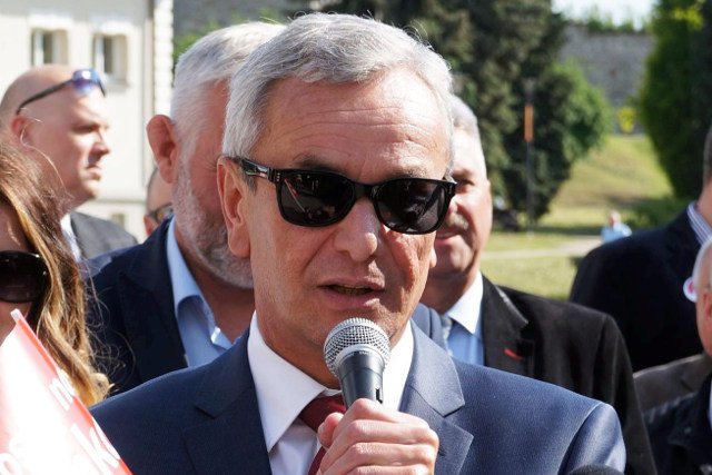 Radio RMF FM twierdzi, że w oświadczeniu majątkowym Andrzeja Biernata (PO) wykryto "poważne nieprawidłowości"