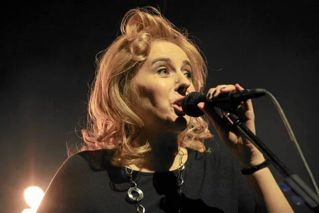 Edyta Bartosiewicz podczas koncertu w styczniu 2013 roku