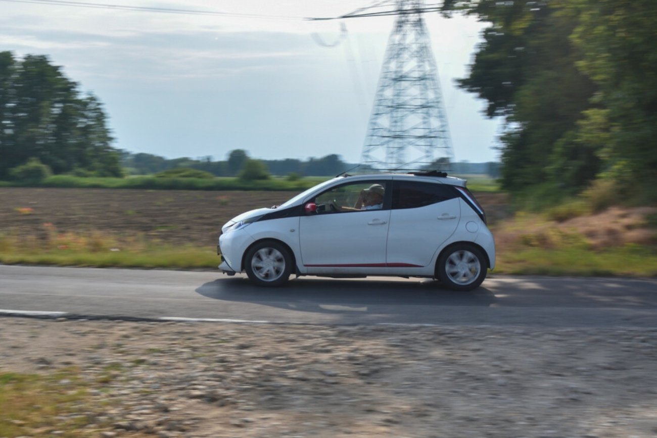 Mając 14 lat, możesz jeździć samochodem. Wystarczy prawo jazdy AM. Mając 14 lat, możesz jeździć samochodem. Wystarczy prawo jazdy AM.