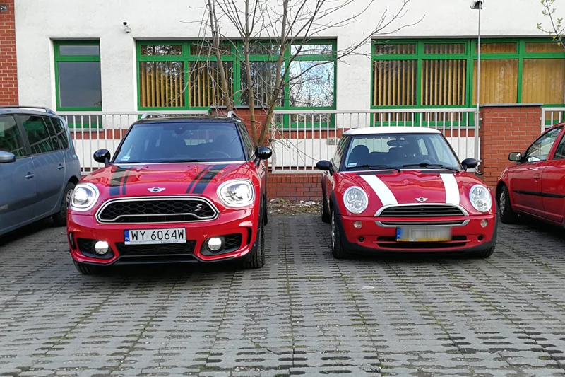Mini, wszędzie Mini. Po lewej testowany Countryman.