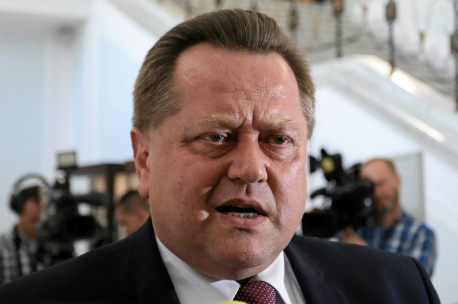 Wyniki kontroli wykazały, że przełożeni policjantów z Suwałk wykazali się nadgorliwością. Wcześniej mundurowi alarmowali, że muszą całą dobę pilnować posiadłości Jarosława Zielińskiego