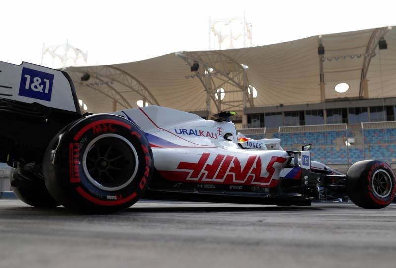 WADA akceptuje rosyjskie flagi na bolidzie Haasa.