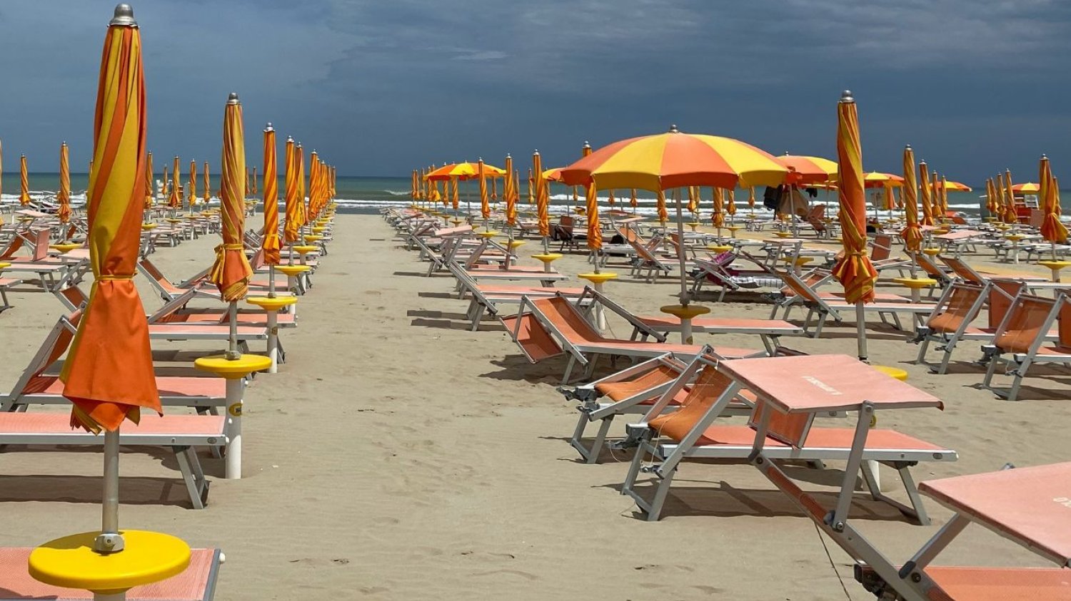 Wysokie ceny wynajmu leżaków we Włoszech
