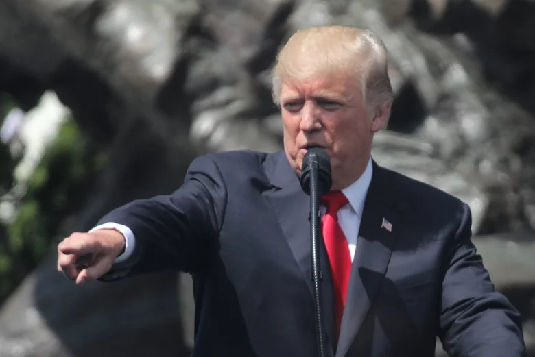 Donald Trump nie pojechał na cmentarz amerykańskich żołnierzy pod Paryżem z powodu deszczu.