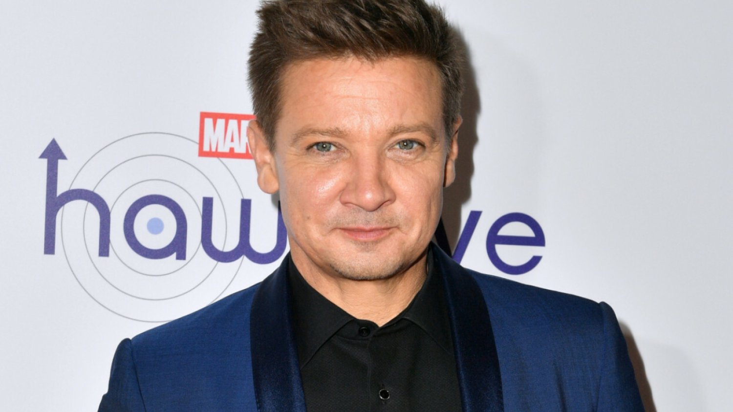 Jeremy Renner trafił w Sylwestra do szpitala. Jego stan jest "krytyczny, lecz stabilny".