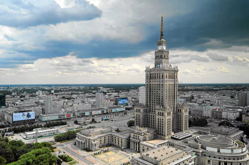 Paweł Dunin-Wąsowicz twierdzi, że dzisiaj "mityczni prawdziwi warszawiacy" to potomkowie ludzi, którzy po wojnie przyjechali ze wsi do stolicy
