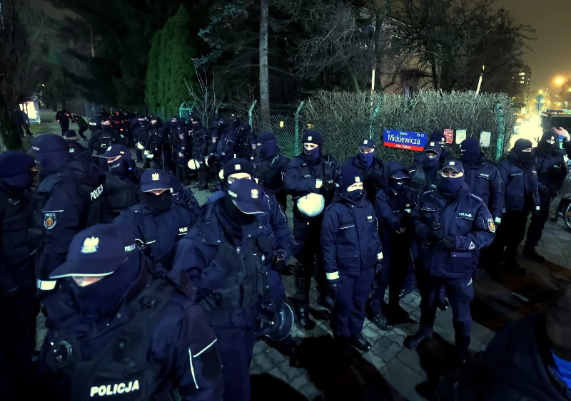 Policja podsumowała sylwestra przed domem Kaczyńskiego.