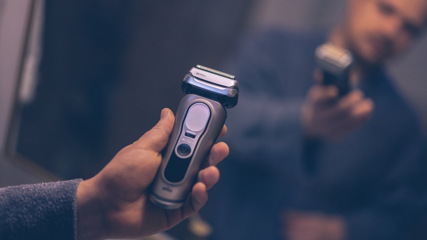 Braun Series 9 Pro+ to akumulatorowa golarka elektryczna klasy premium do golenia na gładko (na mokro i sucho), z poczwórnym systemem golącym, ruchomą głowicą i dodatkowym trymerem.