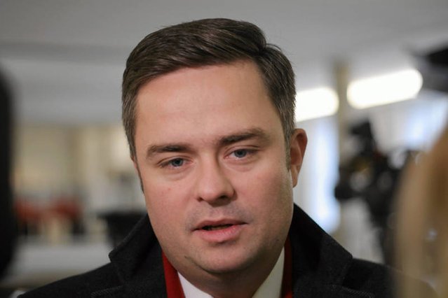 Po tzw. aferze madryckiej Hofman został wyrzucony z PiS.