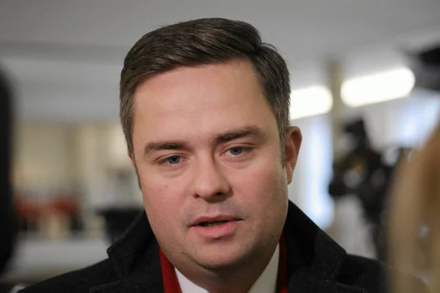 Po tzw. aferze madryckiej Hofman został wyrzucony z PiS.