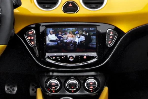 Opel Adam - ekran systemu multimedialnego