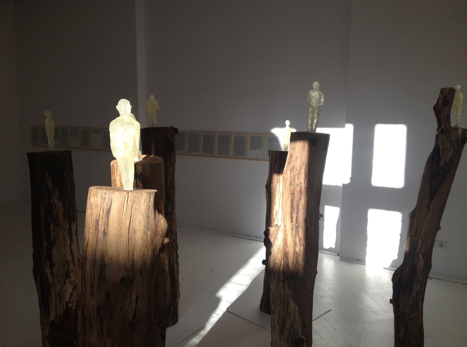 "SIEDMIU OJCÓW / SEVEN FATHERS", 2014
dąb, żywica epoksydowa, ołówek, bibułka / oak, epoxy resin, pensil, tissue paper