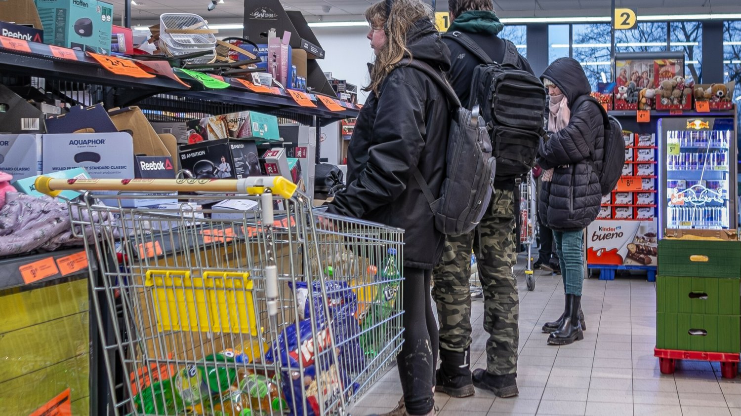 Biedronka przeceniła air fryera o 200 zł. Czy to się opłaca? Air fryer za 200 zł w Biedronce. Sieć przeceniła beztłuszczową frytkownicę Extralink Home SJ-500