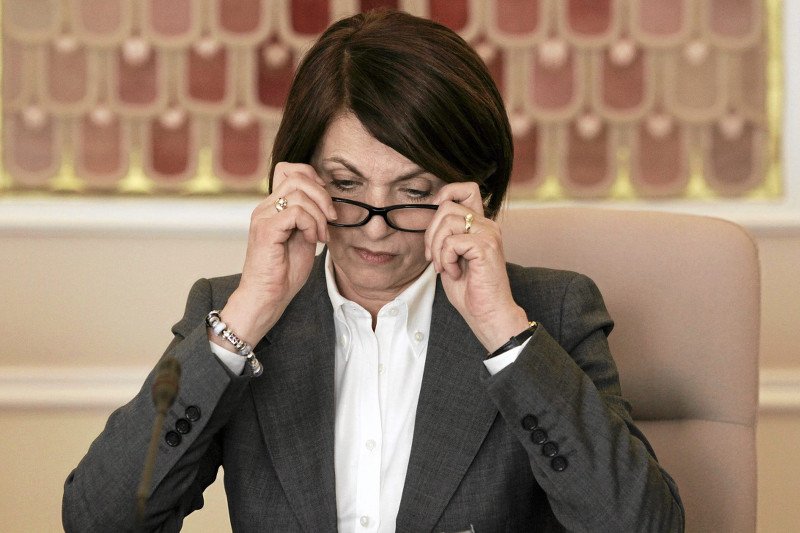 Julia Pitera zapewnia, że nie broni Radka Sikorskiego, ale przekonuje, że stał się kozłem ofiarnym.