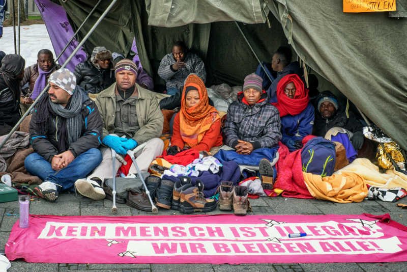 W Niemczech wzrasta liczba ataków na obozy dla uchodźców.