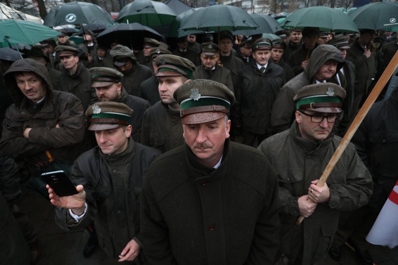 Już wiadomo, dlaczego leśnicy z Białowieży tak bronili ministra Jana Szyszkę. Ujawniono ich zarobki.