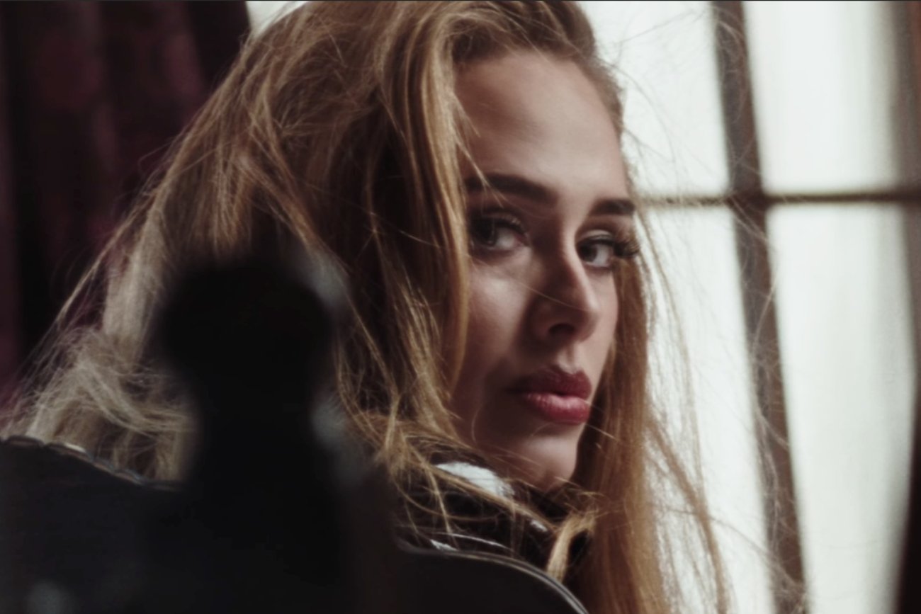 Adele powraca po 6-letniej przerwie! Premiera poruszającej ballady "Easy On Me"