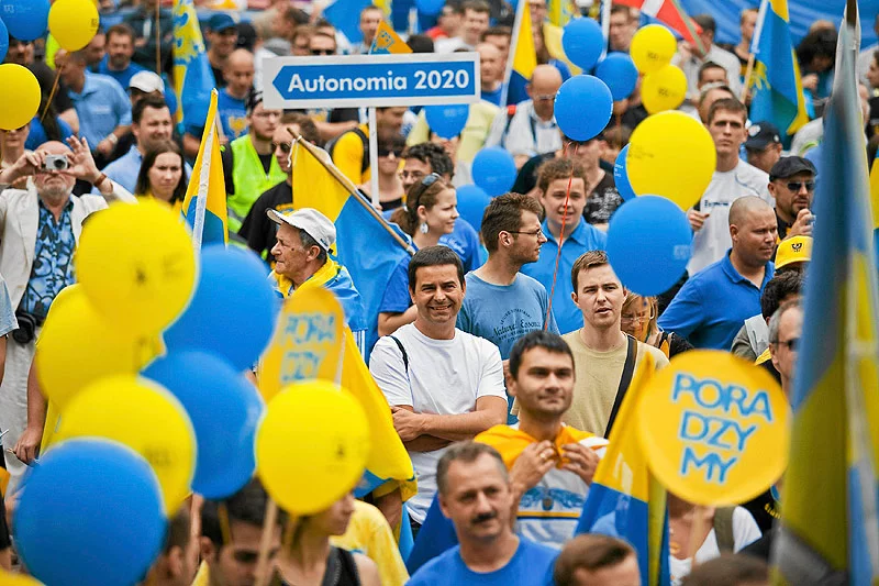 Żądania autonomii od dawna rodzą się na Śląsku, a dzięki PiS podobne nastroje widoczne są już też na Kaszubach...
