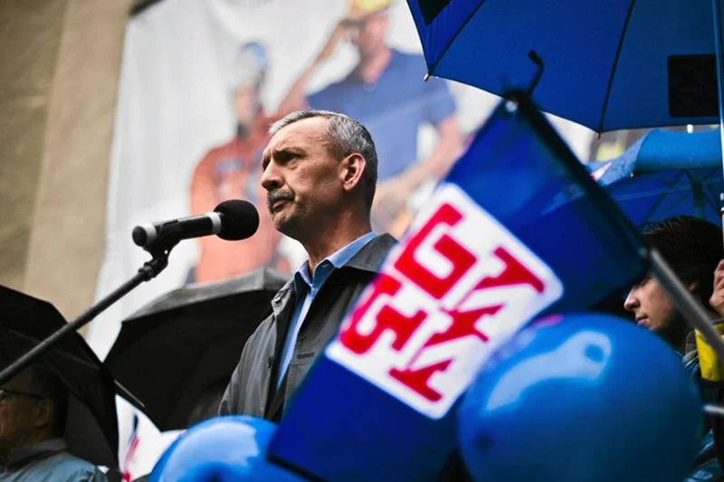 "Rzeczpospolita" wypomina hipokryzję prezesa ZNP Sławomira Broniarza, obrońcy Karty nauczyciela