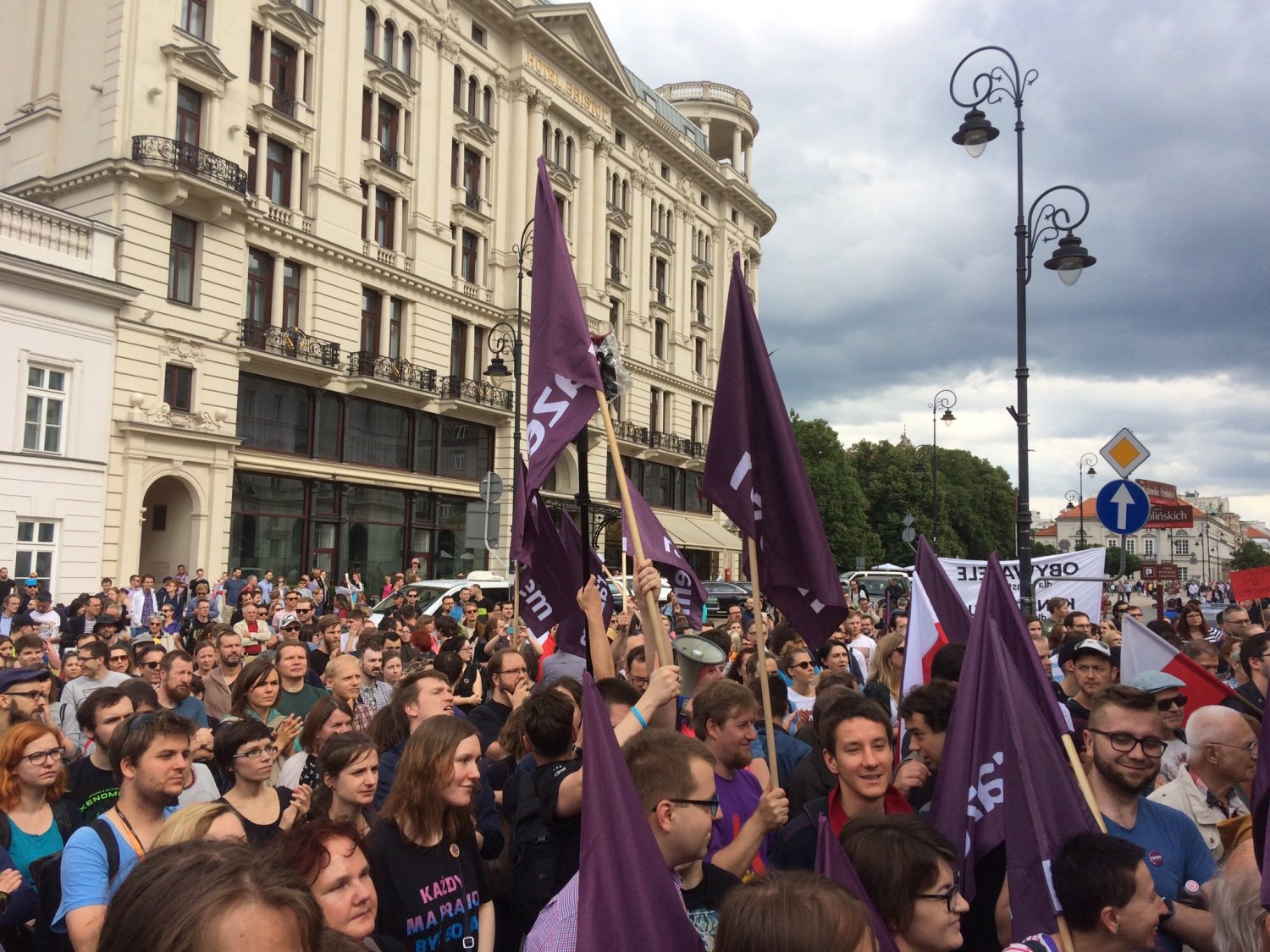 Demonstracja przed Pałacem Prezydenckim.