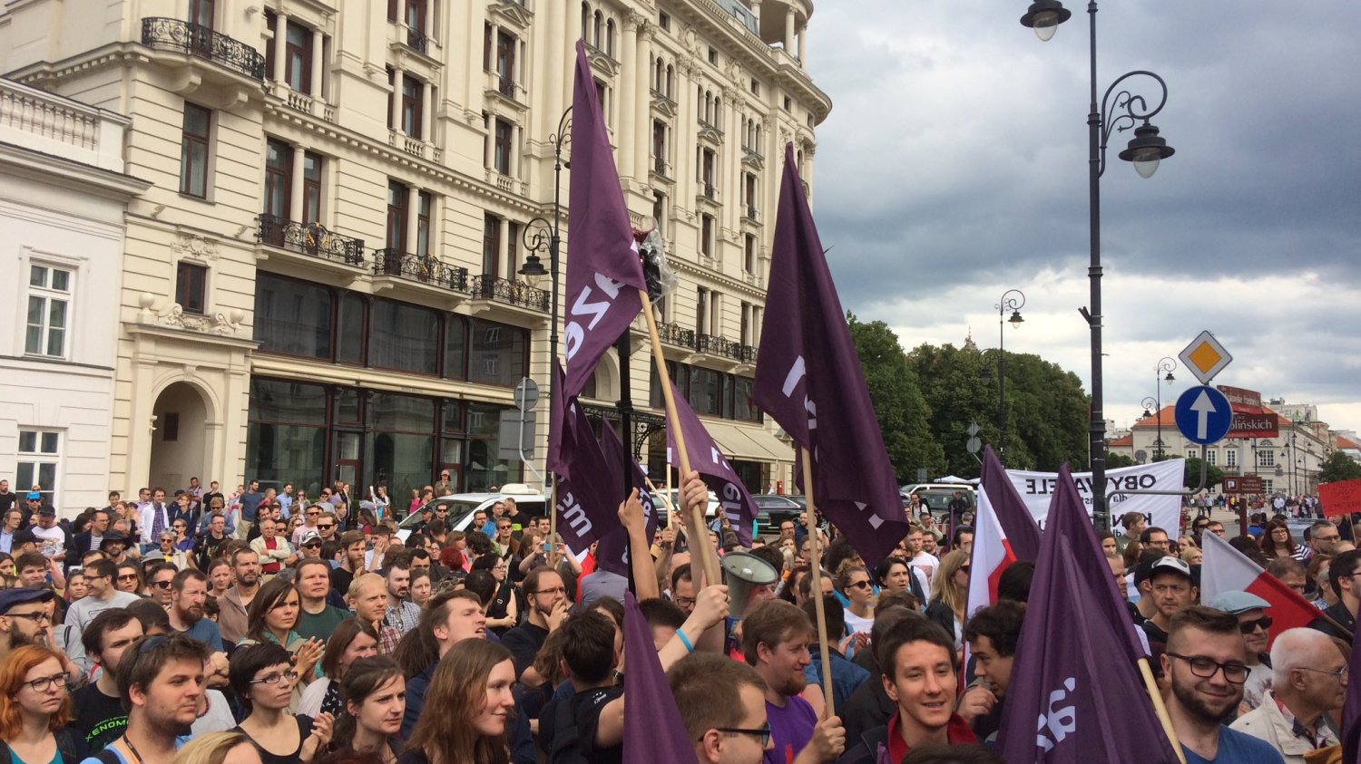 Demonstracja przed Pałacem Prezydenckim.