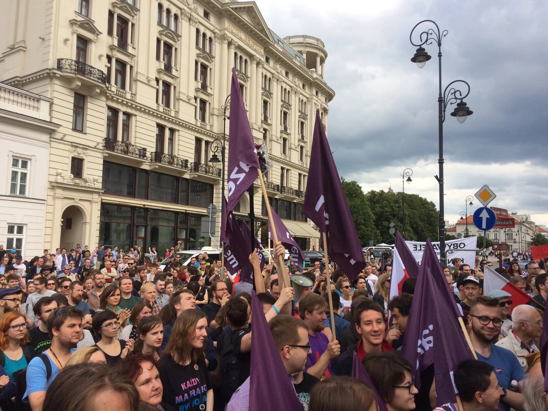 Demonstracja przed Pałacem Prezydenckim.