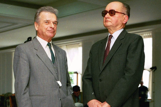 Jeszcze niedawno gen. Kiszczak był kojarzony jako jeden z architektów stanu wojennego. Teraz ma szansę zostać zapamiętany, jako ten, kto ujawniał prawdę...