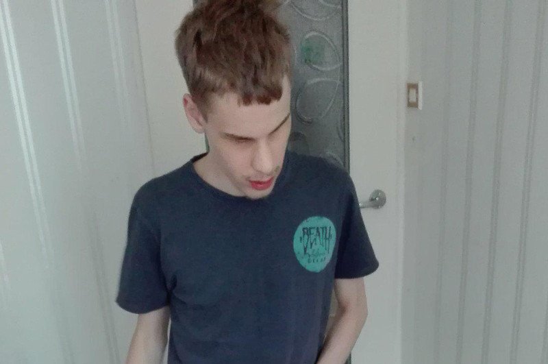 22-letni Mateusz jest niewidomy od urodzenia, od kilku reklamuje się w sieci i oferuje, że za darmo wykona strony internetowe.