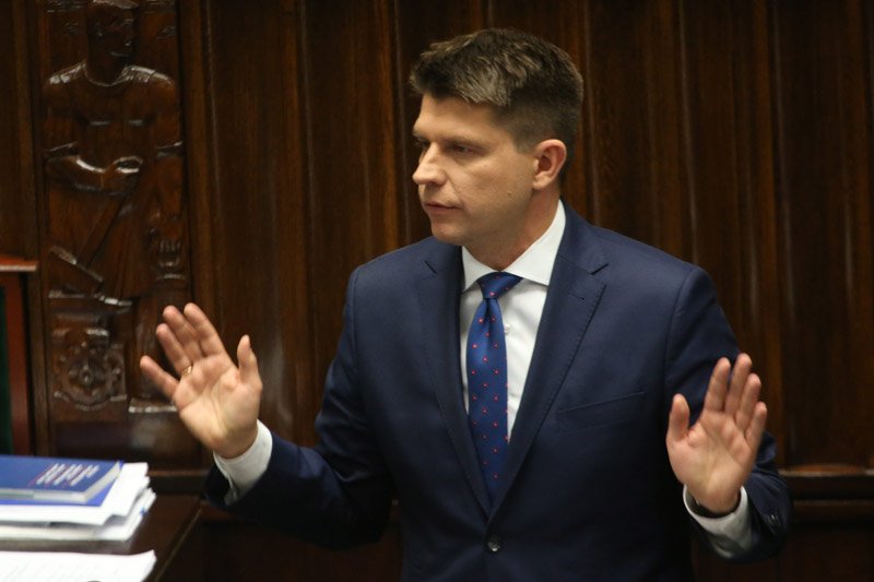 Ryszard Petru powinien uważać na to, kto przystępuje do zyskującej w sondażach Nowoczesnej. Podobny problem ma też Jarosław Kaczyński z kolejką chętnych do PiS...
