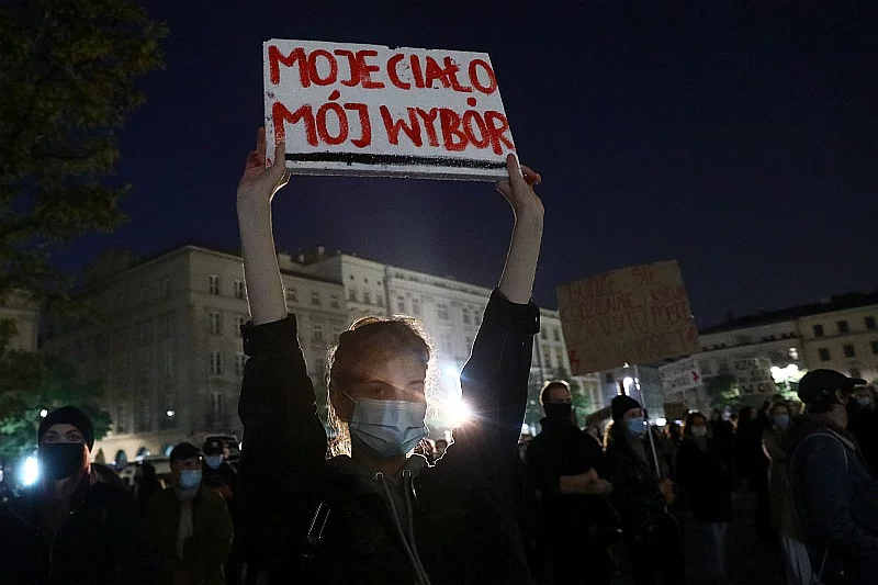 Jaka forma nacisku byłaby bezpieczna i bolesna dla wielu odpowiedzialnych za zmiany ws. aborcji? Polki mogą zastosować strajk seksualny.