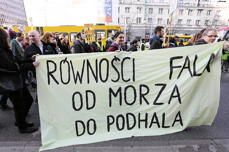 Feministki dzielą między innymi hasła wznoszone na Manifach.