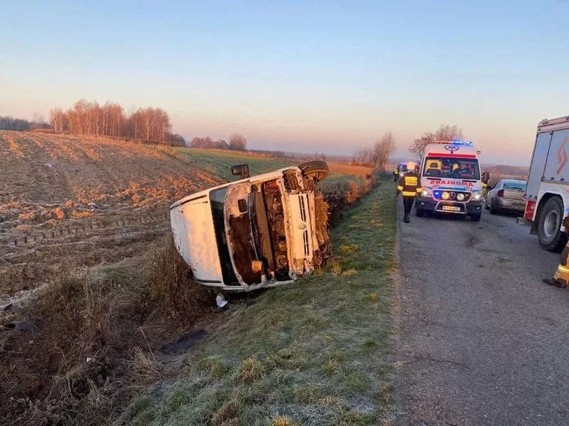 Bus z niepełnosprawnymi dziećmi miał wypadek. Wpadł w poślizg
