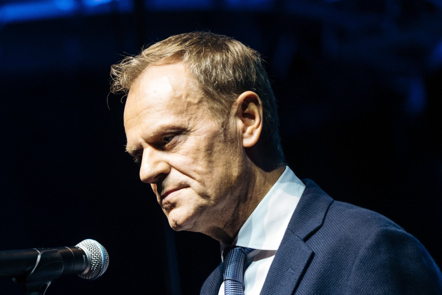 Donald Tusk przewiduje, że Polskę czeka nieciekawa przyszłość w przypadku zwycięstwa Joe Bidena.