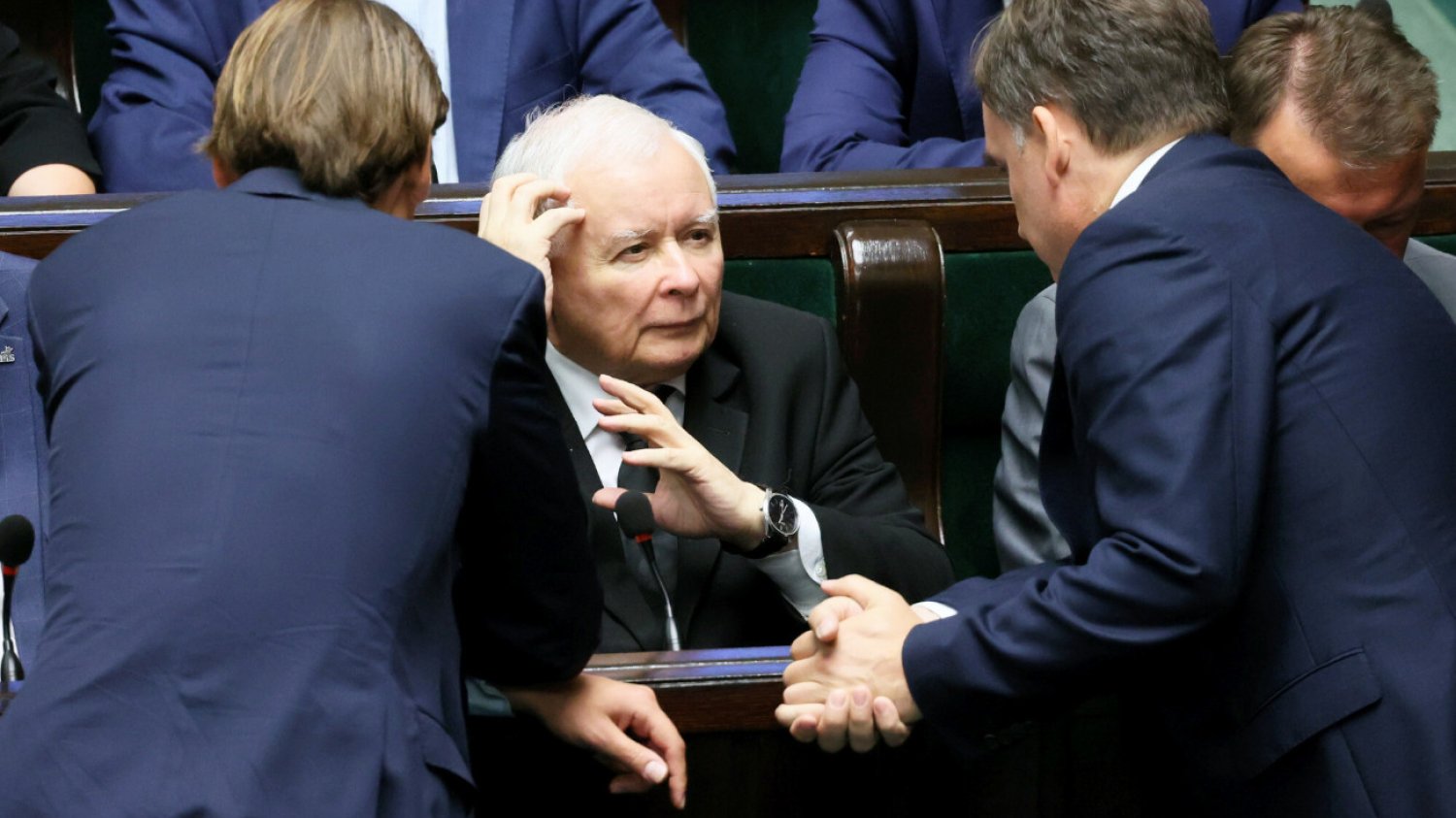 Polacy powiedzieli, co sądzą o sporze z UE i kogo za niego winić.