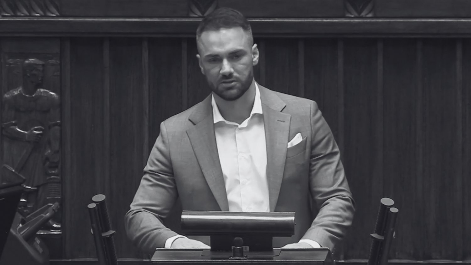 Офицерский крест для Люка Литевски. Президент не стал медлить в этом случае.