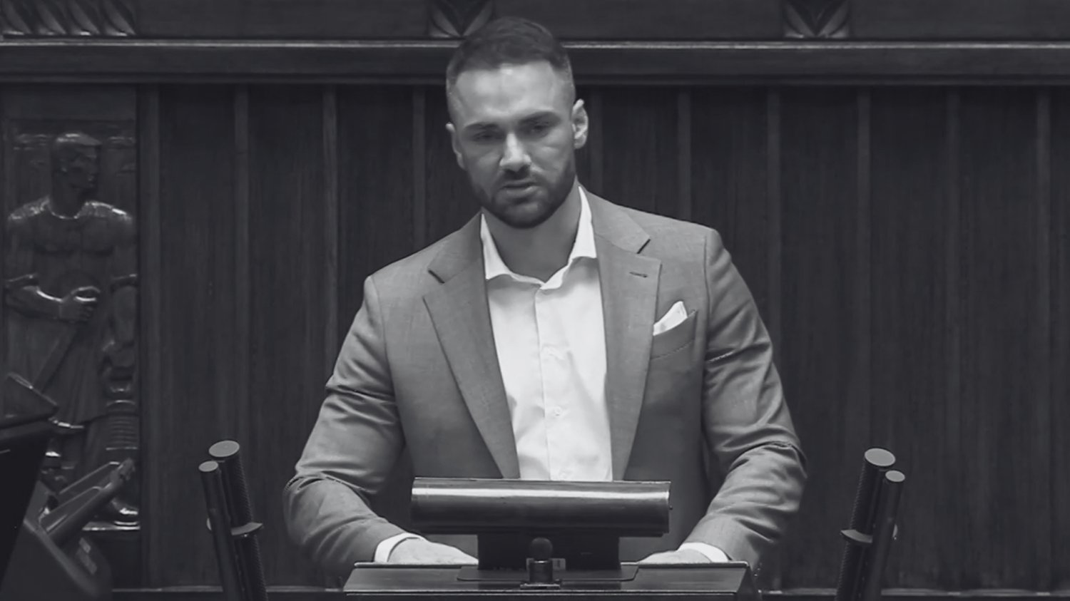 Łukasz Litewka otrzyma order. Ogromny wyraz szacunku ponad partyjnymi podziałami Poseł Łukasz Litewka w Sejmie.
