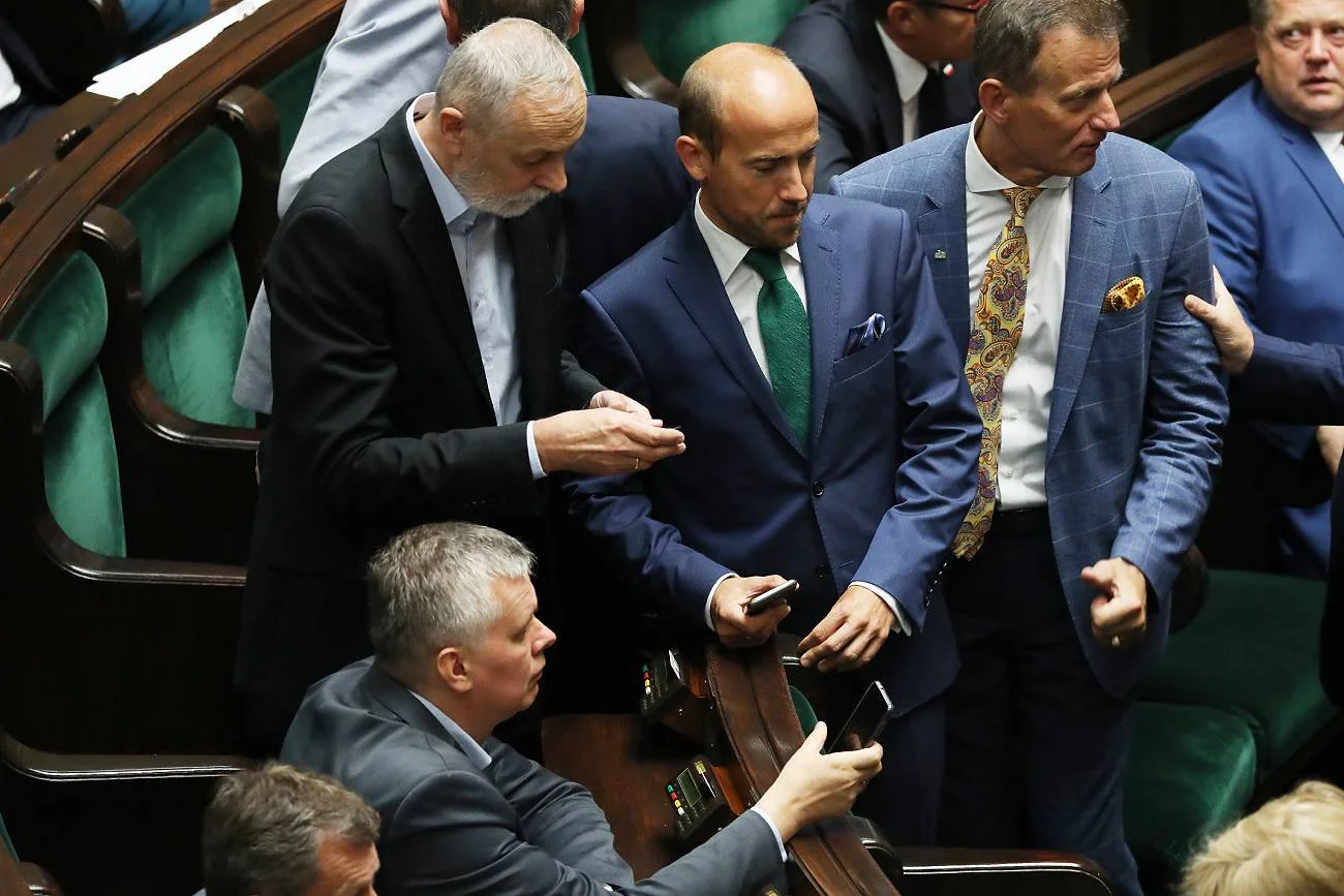 Jaka atmosfera panuje aktualnie w PO i całej Koalicji Obywatelskiej? Na to pytanie w rozmowie z naTemat.pl odpowiada Tomasz Siemoniak. Jaka atmosfera panuje aktualnie w PO i całej Koalicji Obywatelskiej? Na to pytanie w rozmowie z naTemat.pl odpowiada Tomasz Siemoniak.