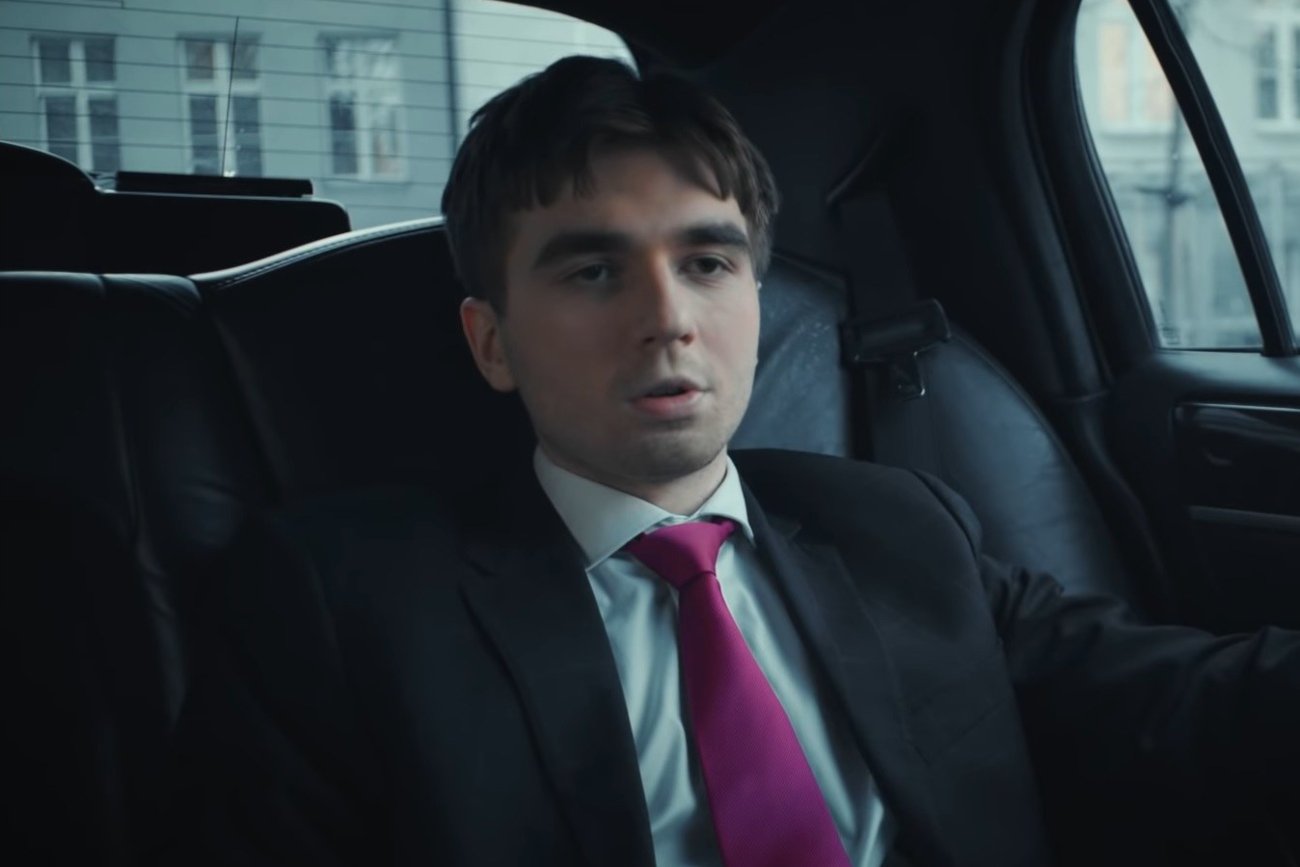 Mata przekazał Monarowi dużą kwotę.