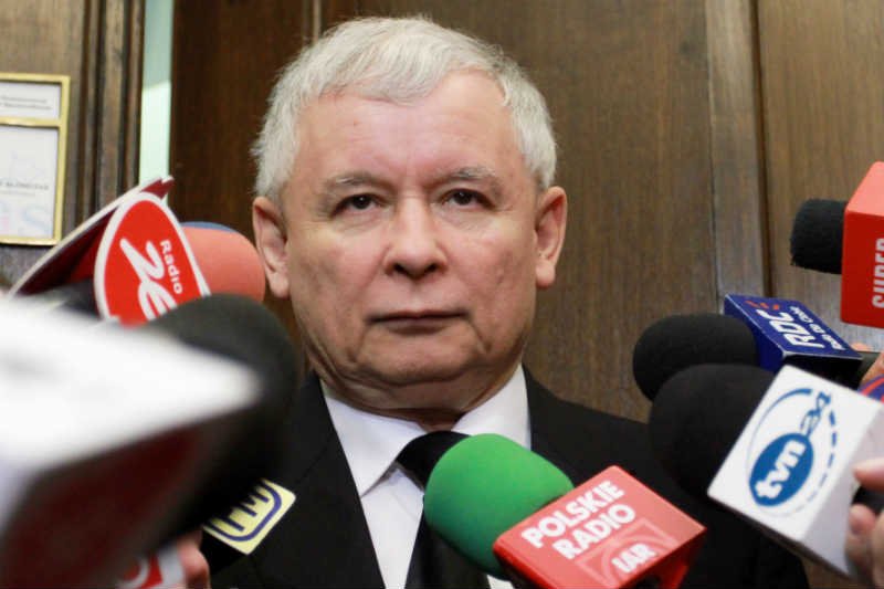 Jarosław Kaczyński uwielbia okazywać podwładnym swoją wyższość.