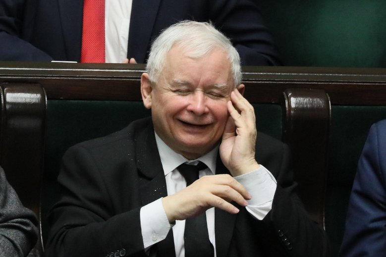 Partia Jarosława Kaczyńskiego może liczyć nawet na 42 proc. poparcia w wyborach do Parlamentu Europejskiego. Tak wynika z sondażu Estymator dla Dorzeczy.pl.