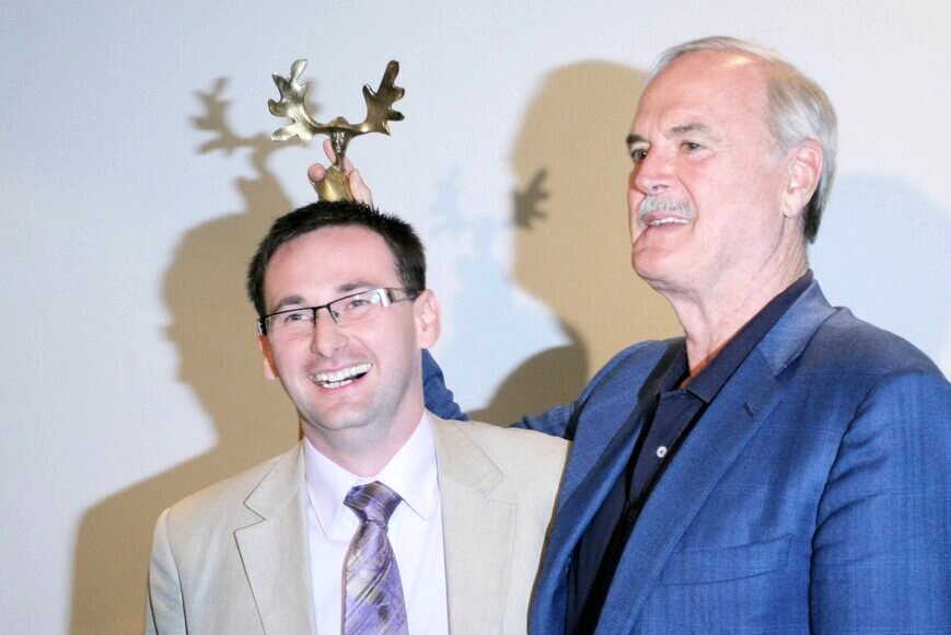 Daniel Obajtek i John Cleese? Nieznane fakty z życia popularnego polityka