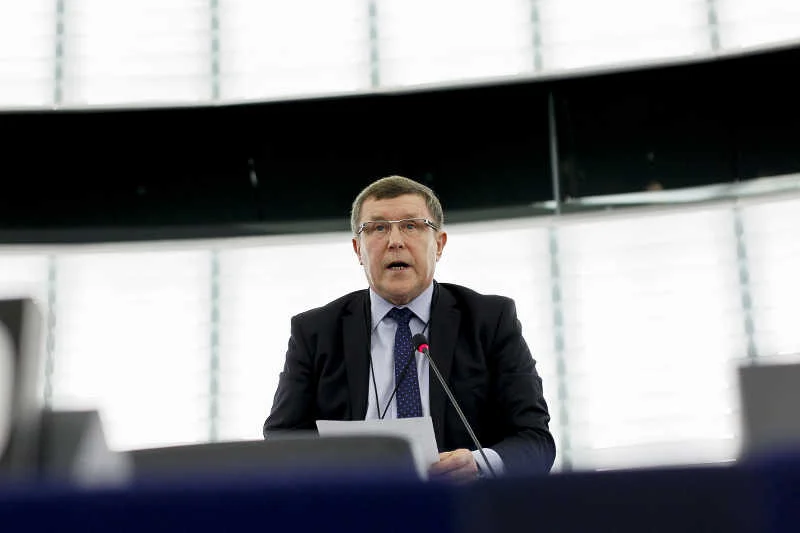 Zbigniew Kuźmiuk z PiS przekonuje, że Bronisław Komorowski nie spotyka się z wyborcami na otwartych wiecach.