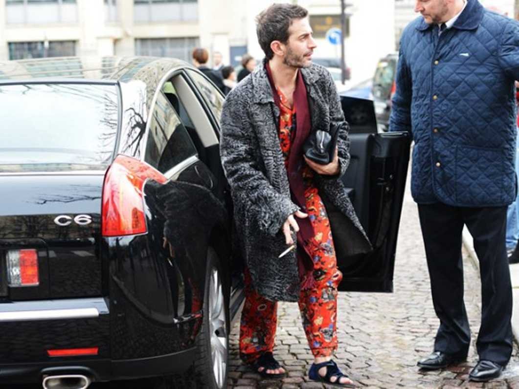 Projektant Marc Jacobs idzie na melanż, mimo że jest w piżamce