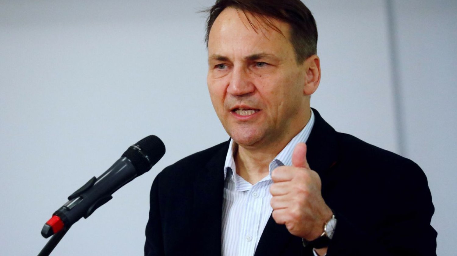 Radosław Sikorski zgłosił sprawę anonimu z groźbami na policję.