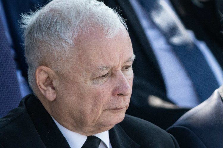 Rzecznik PiS stanął w obronie Jarosława Kaczyńskiego po sugestiach marszałka Senatu.