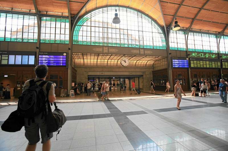 Dworzec we Wrocławiu, choć pięknie odremontowany, przynosi straty.