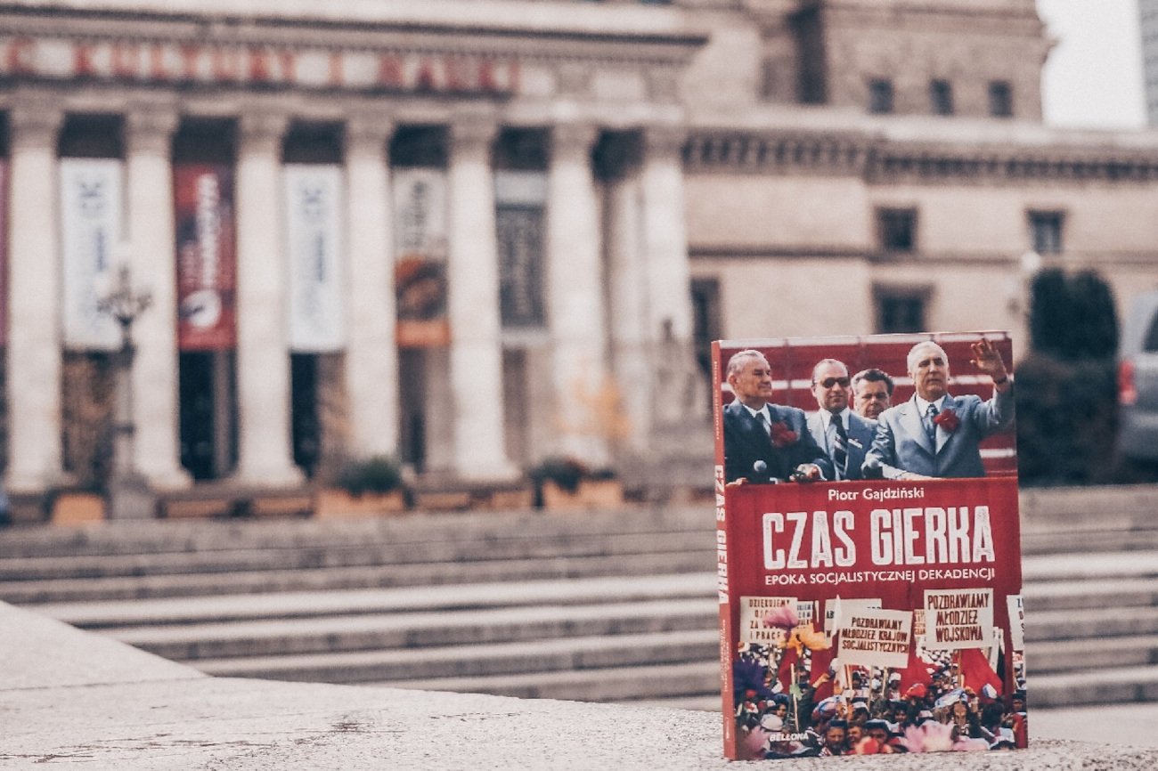 Jak żyło się w latach 70-tych? Książka "Czas Gierka" Piotra Gajdzińskiego
