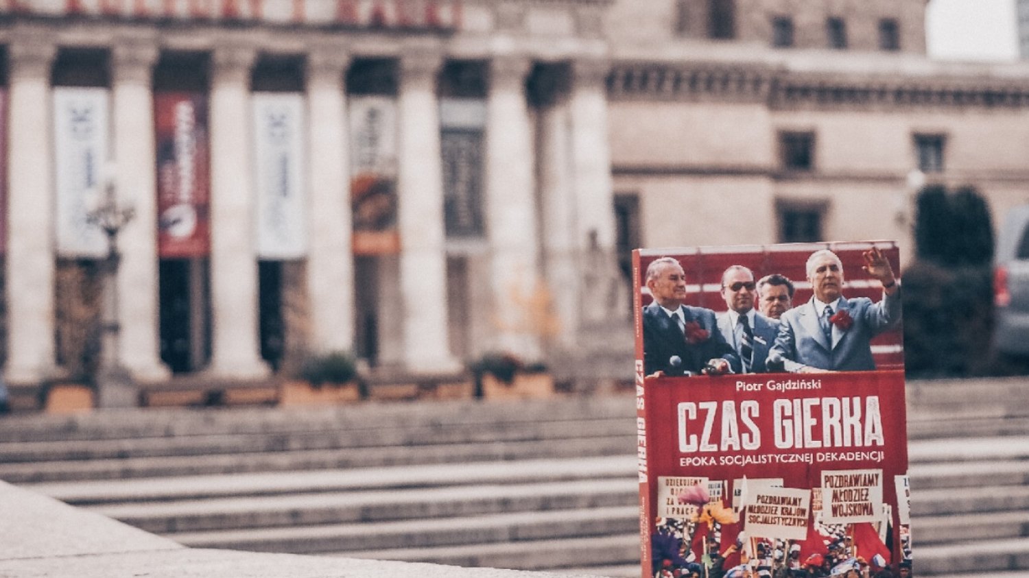 Jak żyło się w latach 70-tych? Książka "Czas Gierka" Piotra Gajdzińskiego