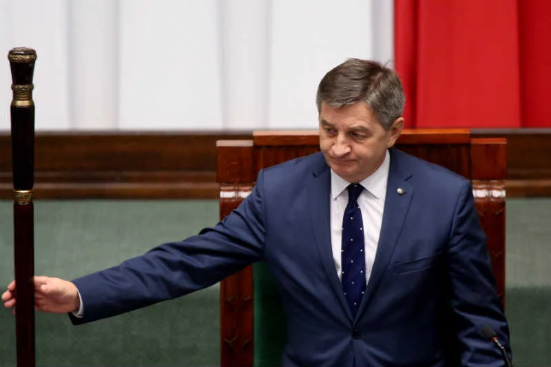 Kancelaria Sejmu przesłała sprostowanie do przerobionego przez "Super Express" zdjęcia Marszałka Marka Kuchcińskiego.